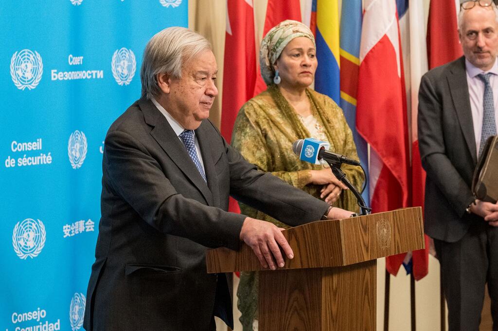 Генеральный секретарь Антониу Гутерриш на пресс-конференции по Ближнему Востоку.